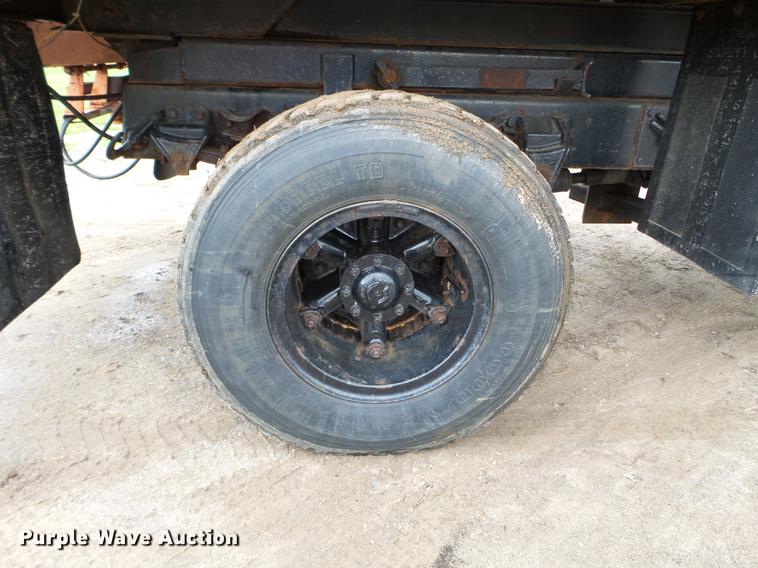 image for item DC4604 1990 Ford L8000 dump truck