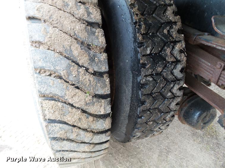 image for item DC4604 1990 Ford L8000 dump truck