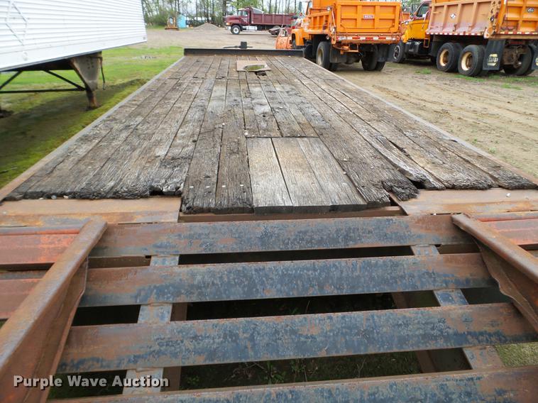 image for item DC4605 1998 Towmaster T-50 equipment trailer