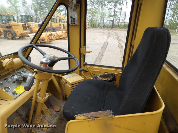image for item DC4608 1972 Caterpillar 950 wheel loader