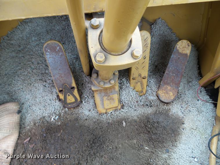 image for item DC4608 1972 Caterpillar 950 wheel loader