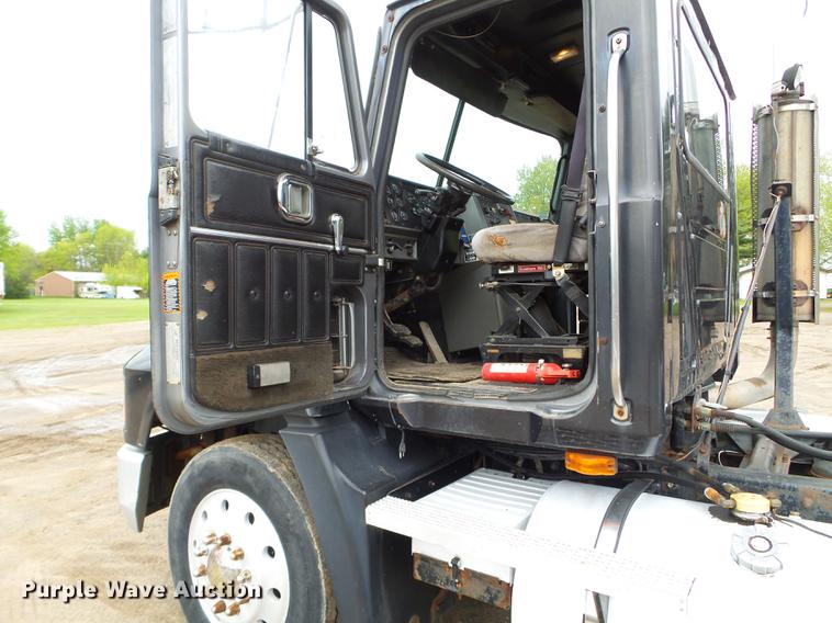 image for item DC4609 1991 Mack CH613 semi truck