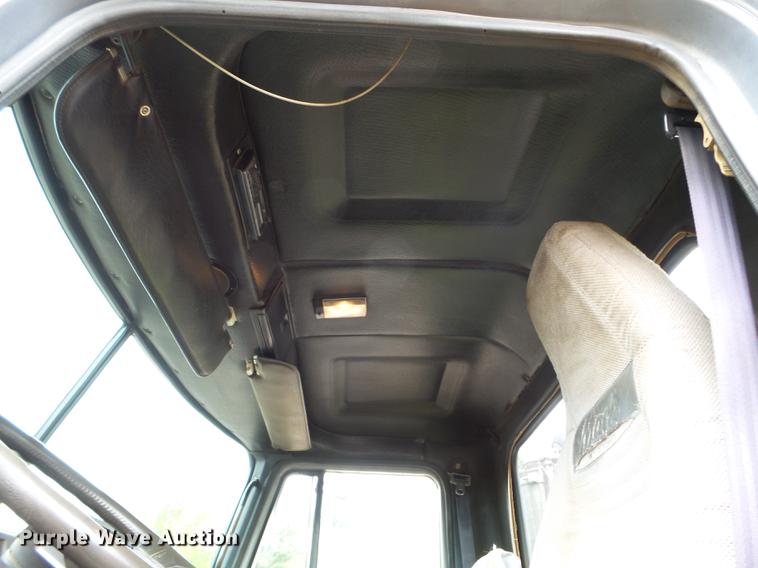 image for item DC4609 1991 Mack CH613 semi truck