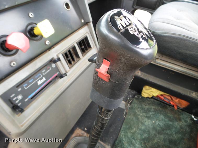 image for item DC4609 1991 Mack CH613 semi truck