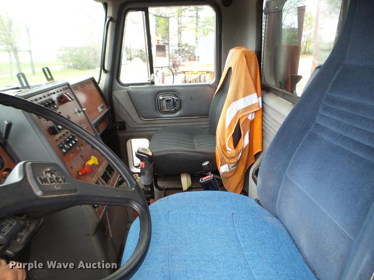 image for item DC4610 1994 Mack CH613 dump truck