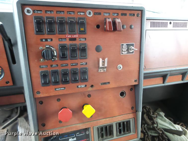 image for item DC4610 1994 Mack CH613 dump truck