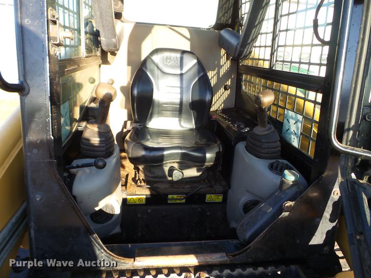image for item DC4612 2005 Caterpillar 277B skid steer