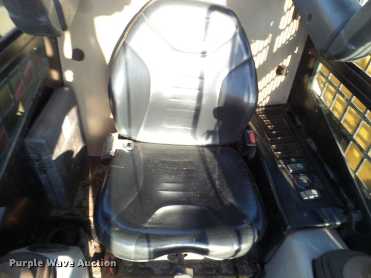 image for item DC4612 2005 Caterpillar 277B skid steer