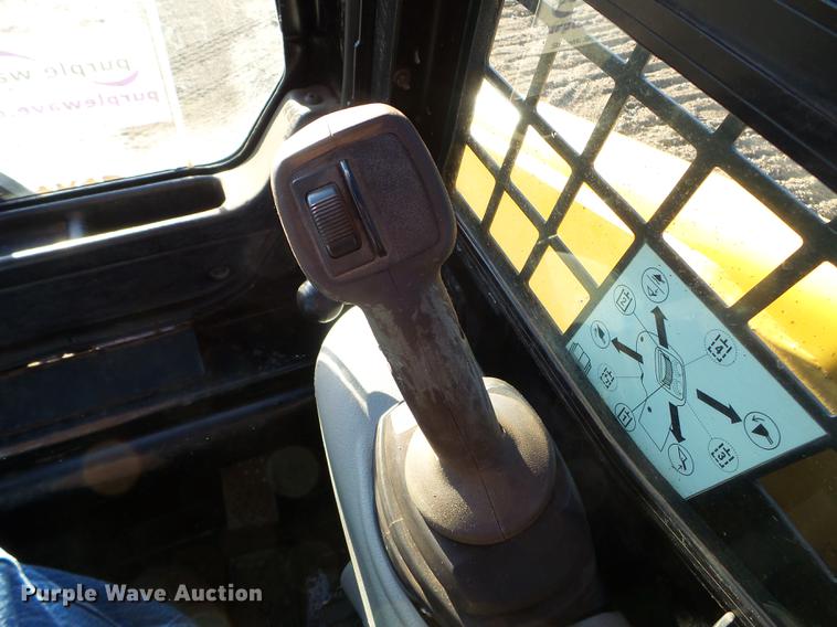 image for item DC4612 2005 Caterpillar 277B skid steer