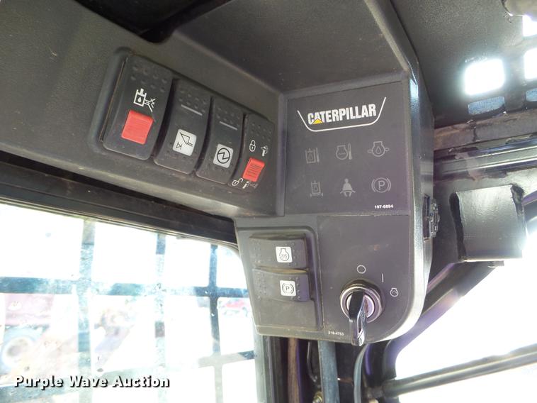 image for item DC4612 2005 Caterpillar 277B skid steer