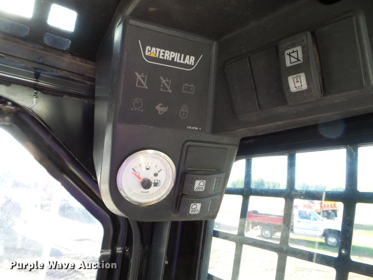 image for item DC4612 2005 Caterpillar 277B skid steer