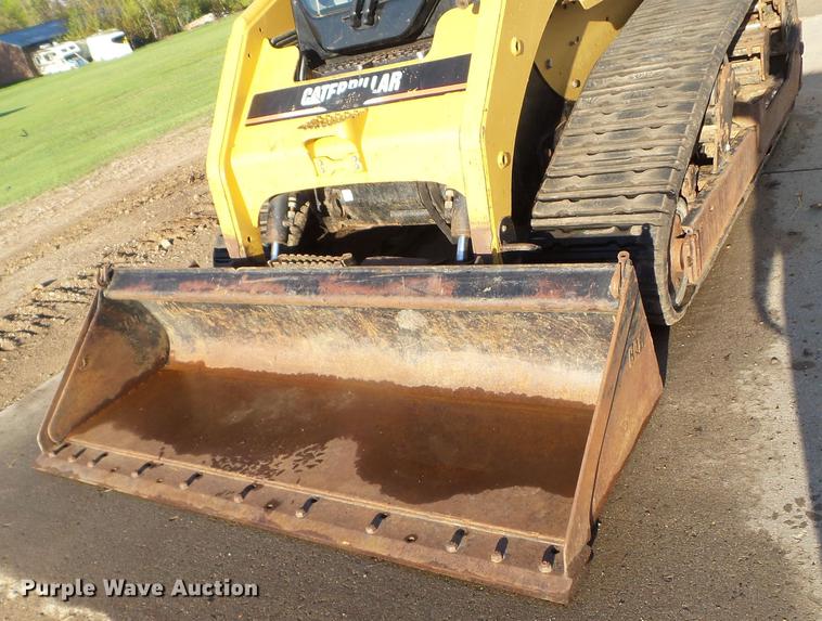 image for item DC4612 2005 Caterpillar 277B skid steer