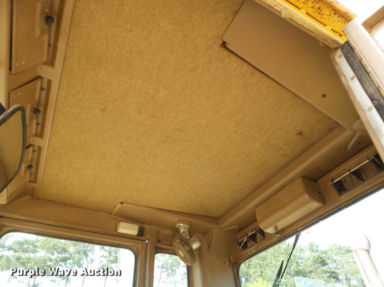 image for item DC4613 1989 Caterpillar 140G motor grader