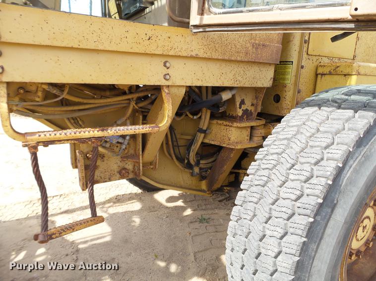 image for item DC4613 1989 Caterpillar 140G motor grader