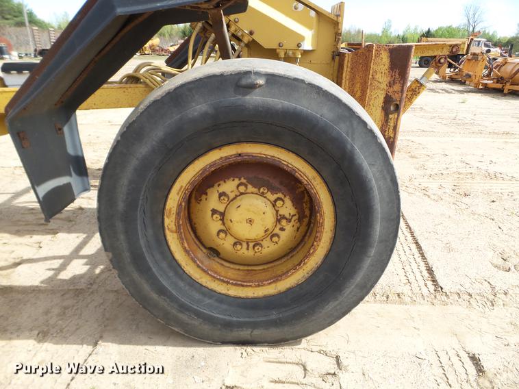 image for item DC4613 1989 Caterpillar 140G motor grader