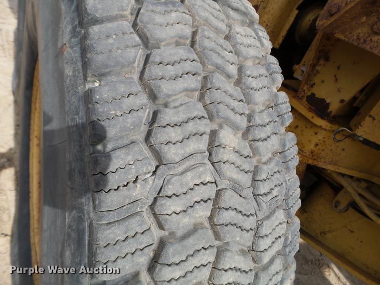 image for item DC4613 1989 Caterpillar 140G motor grader