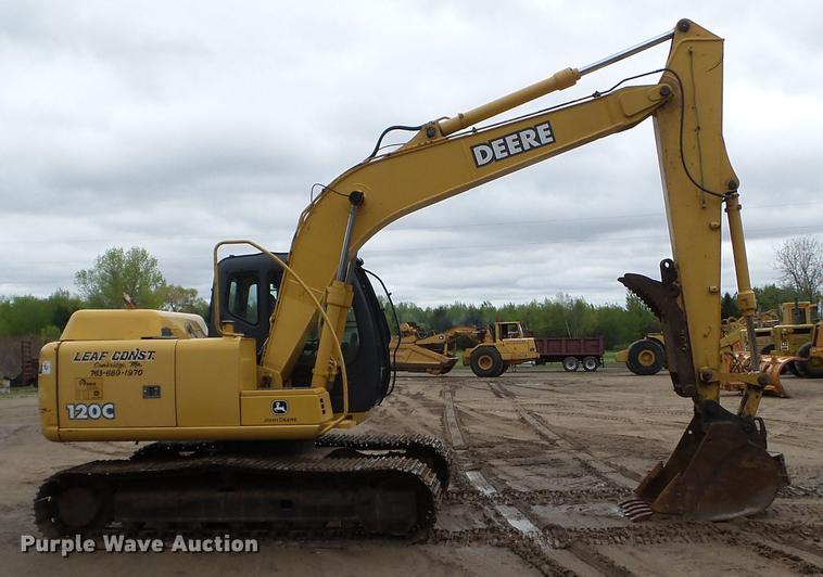 image for item DC4614 2004 John Deere 120C excavator