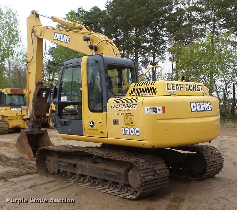 image for item DC4614 2004 John Deere 120C excavator