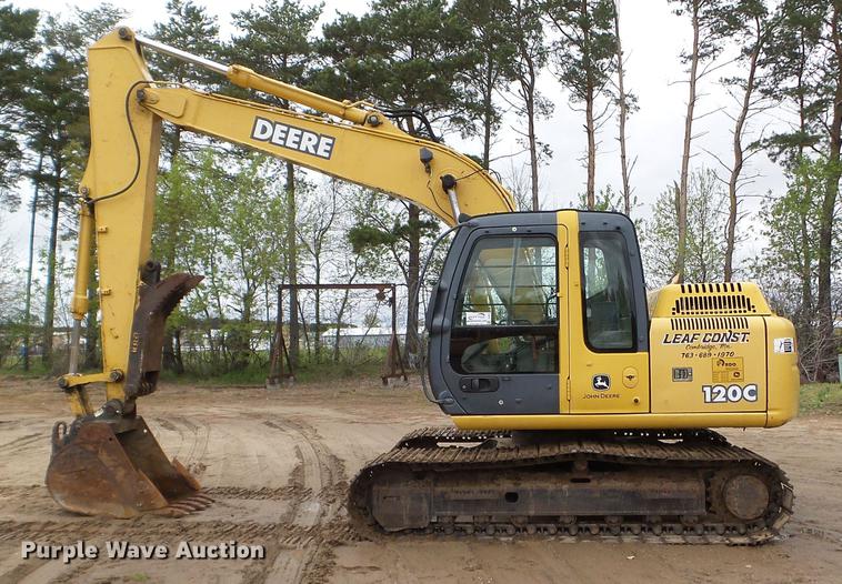 image for item DC4614 2004 John Deere 120C excavator