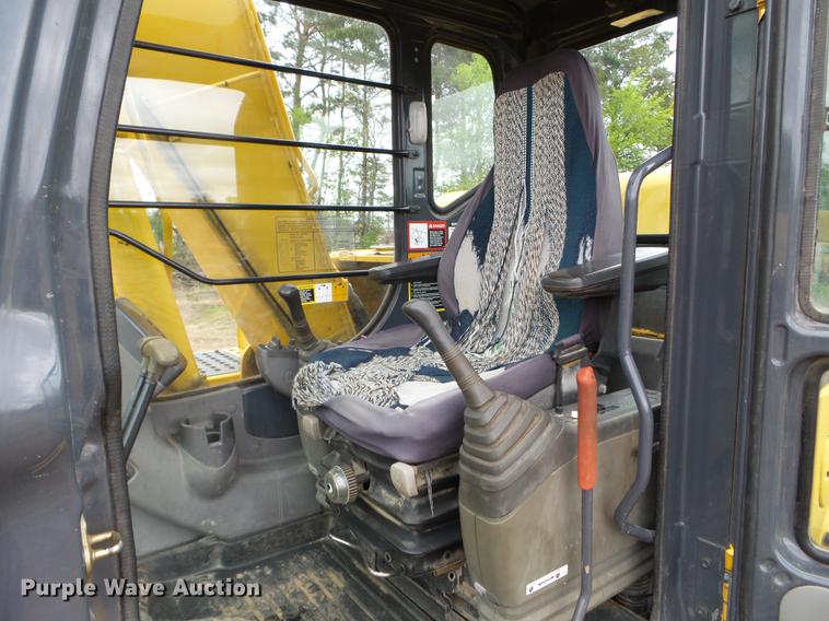 image for item DC4614 2004 John Deere 120C excavator