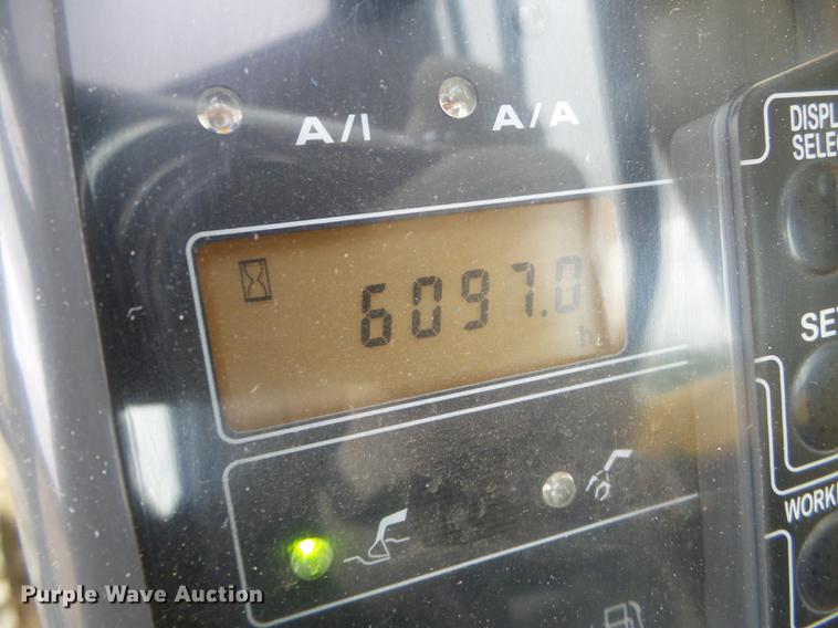 image for item DC4614 2004 John Deere 120C excavator