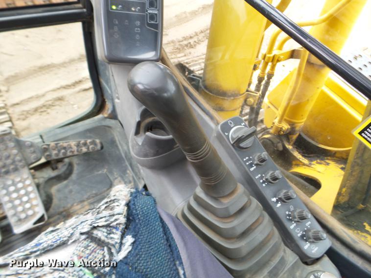 image for item DC4614 2004 John Deere 120C excavator