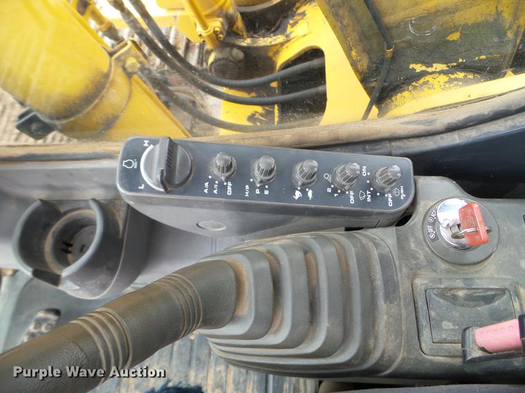 image for item DC4614 2004 John Deere 120C excavator