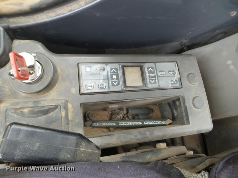 image for item DC4614 2004 John Deere 120C excavator