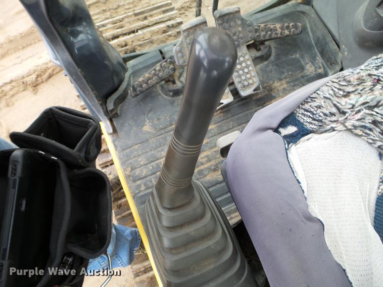 image for item DC4614 2004 John Deere 120C excavator