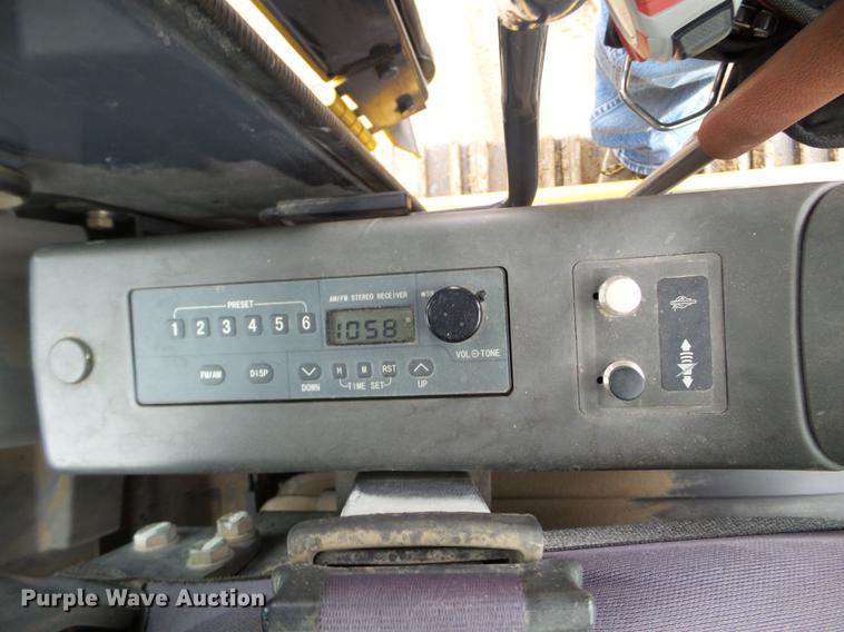 image for item DC4614 2004 John Deere 120C excavator