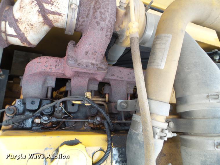 image for item DC4614 2004 John Deere 120C excavator