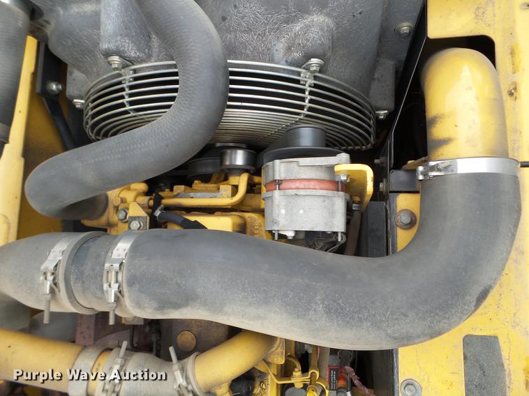 image for item DC4614 2004 John Deere 120C excavator