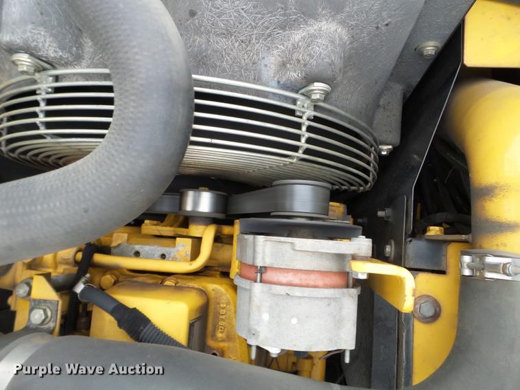 image for item DC4614 2004 John Deere 120C excavator