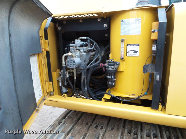 image for item DC4614 2004 John Deere 120C excavator