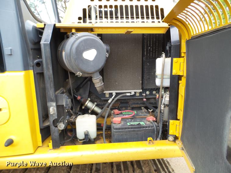 image for item DC4614 2004 John Deere 120C excavator