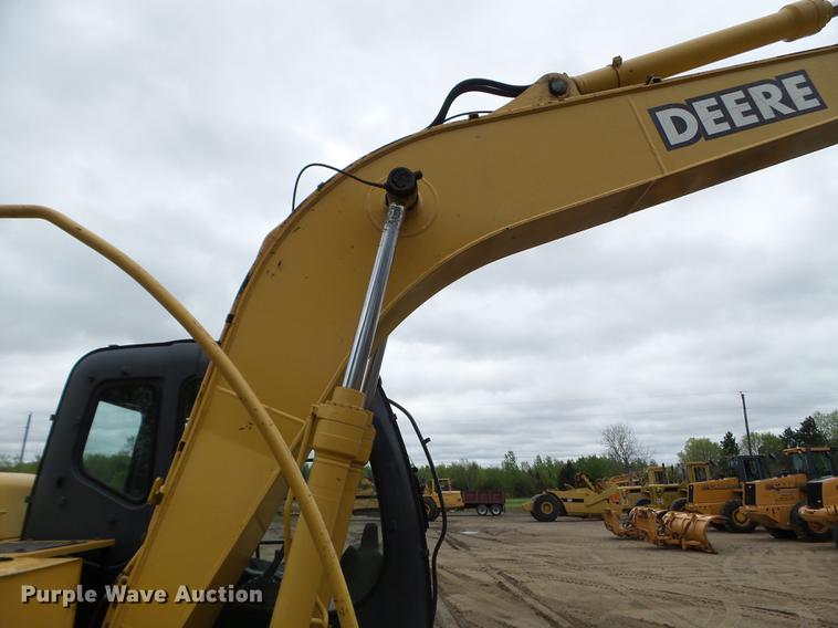 image for item DC4614 2004 John Deere 120C excavator