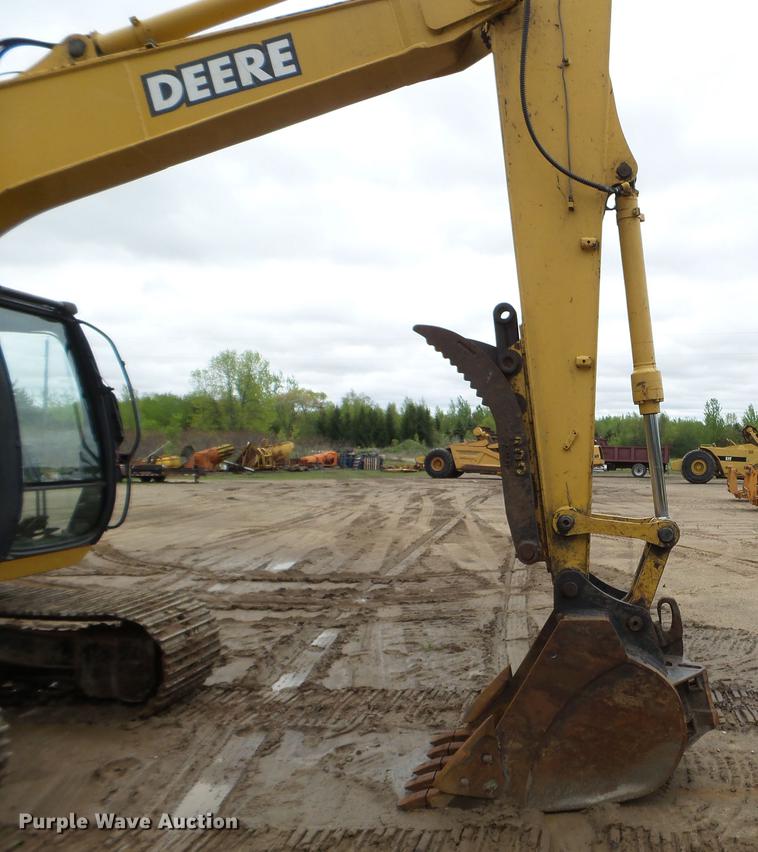 image for item DC4614 2004 John Deere 120C excavator