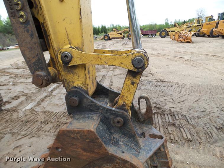 image for item DC4614 2004 John Deere 120C excavator