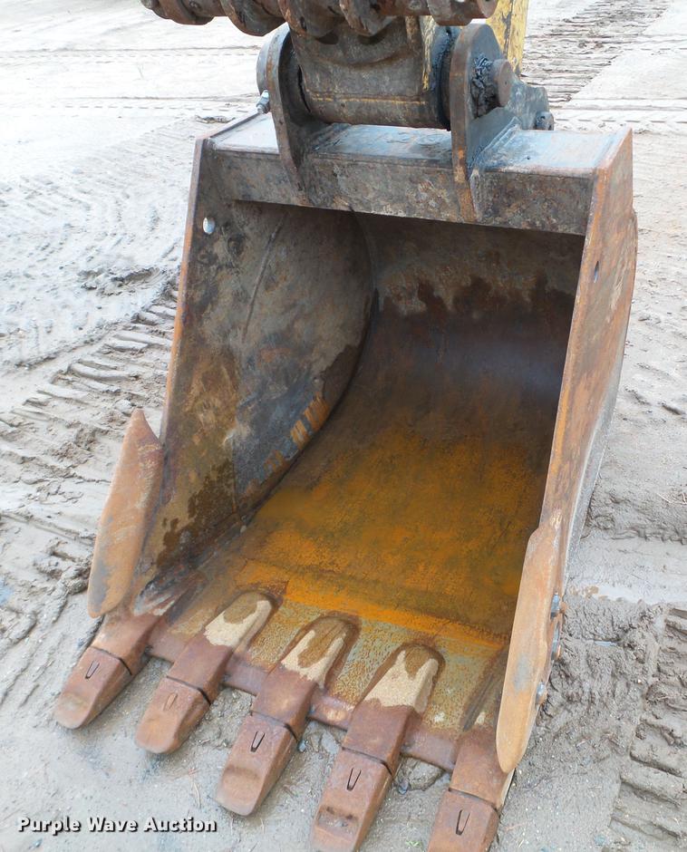 image for item DC4614 2004 John Deere 120C excavator