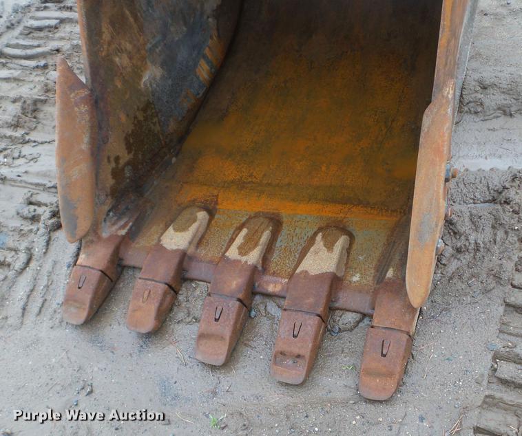 image for item DC4614 2004 John Deere 120C excavator