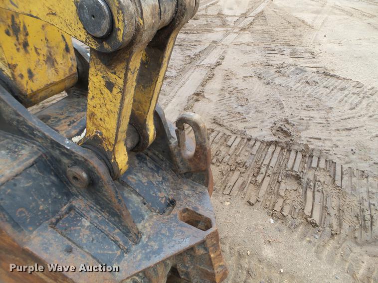 image for item DC4614 2004 John Deere 120C excavator