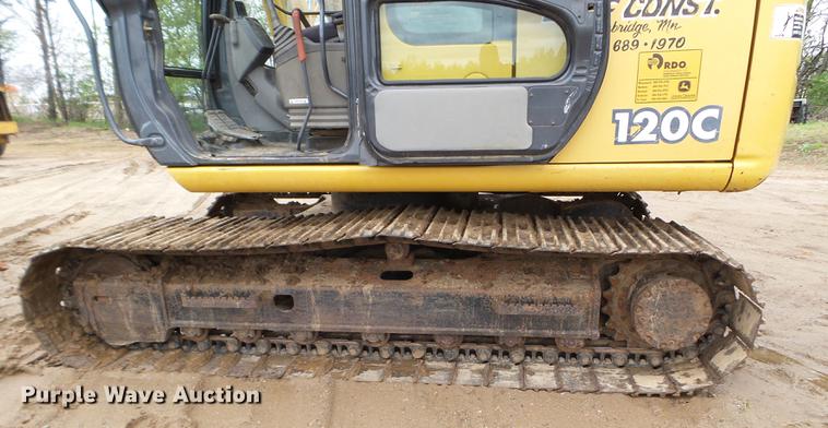 image for item DC4614 2004 John Deere 120C excavator