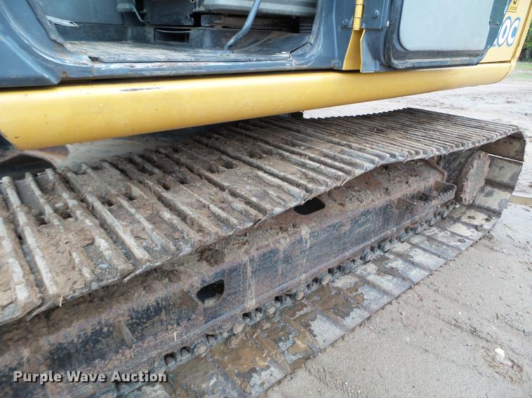 image for item DC4614 2004 John Deere 120C excavator