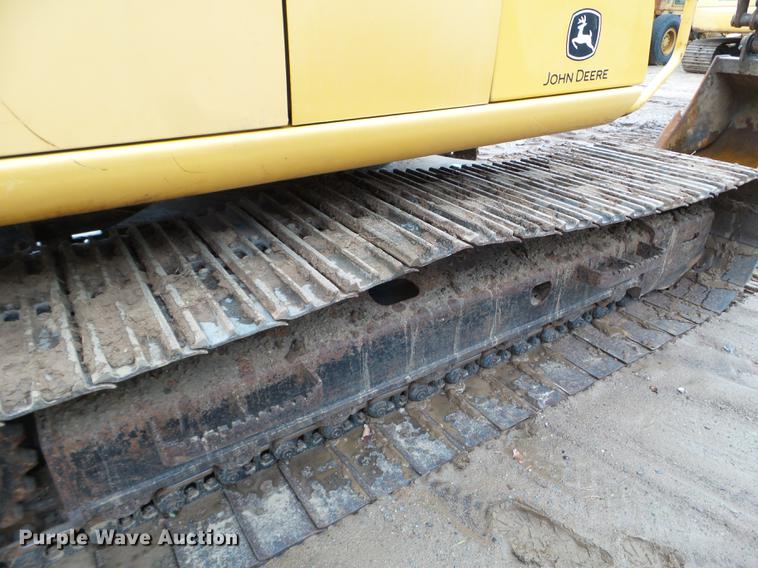 image for item DC4614 2004 John Deere 120C excavator