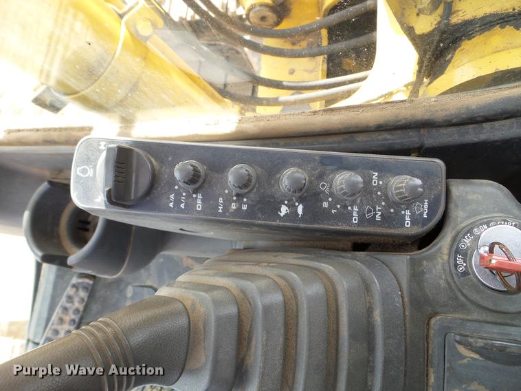 image for item DC4615 2008 John Deere 120C excavator