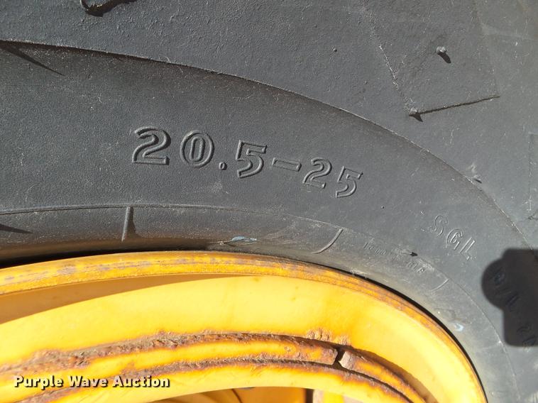 image for item DC4620 2001 Case 621C wheel loader