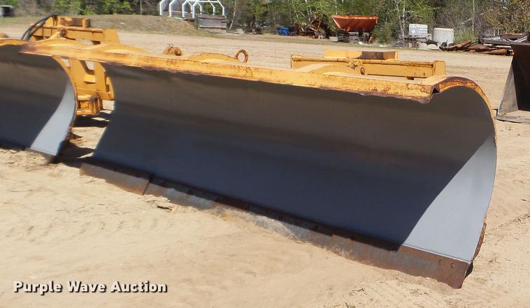 image for item DC4620 2001 Case 621C wheel loader