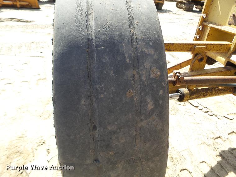 image for item DC4622 1984 Caterpillar 140G motor grader