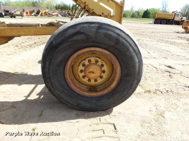 image for item DC4622 1984 Caterpillar 140G motor grader