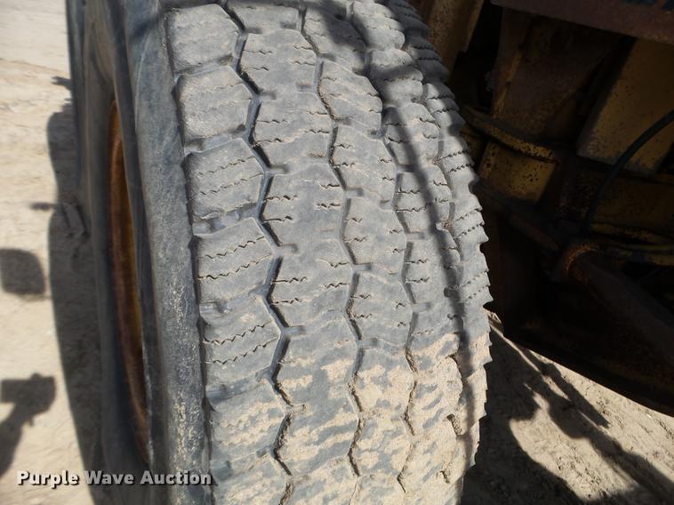 image for item DC4622 1984 Caterpillar 140G motor grader